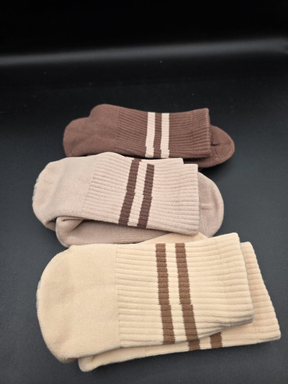 Yoga Pilates Grip Socks – Non-Slip Crew Socks – NEW - Picture 2 of 3
